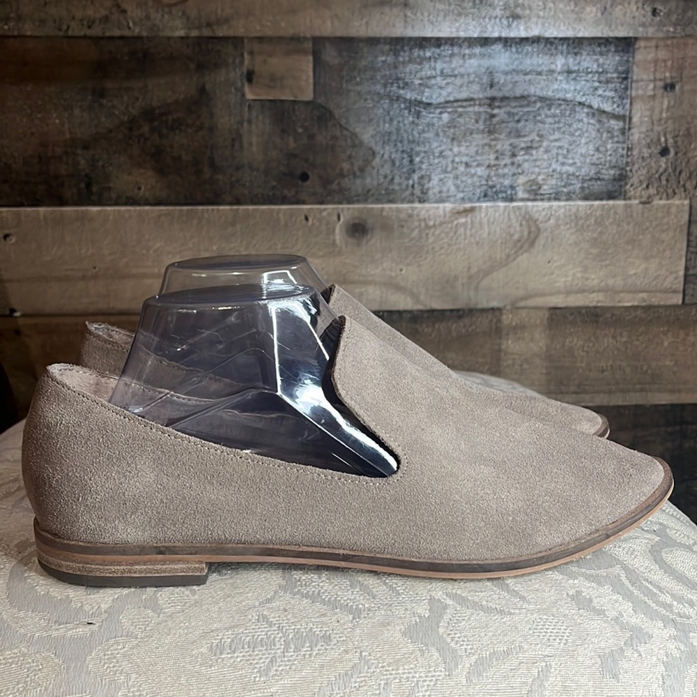 Levity Carla Loafer Women’s size 10 tan Suede